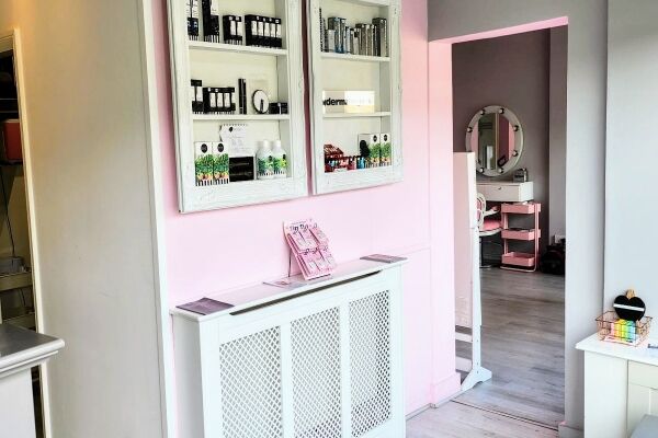 Beauty & Nail Salon - Greater London Photo 4