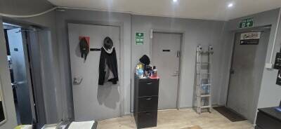 Garage workshop to let in Harlow Photo 5