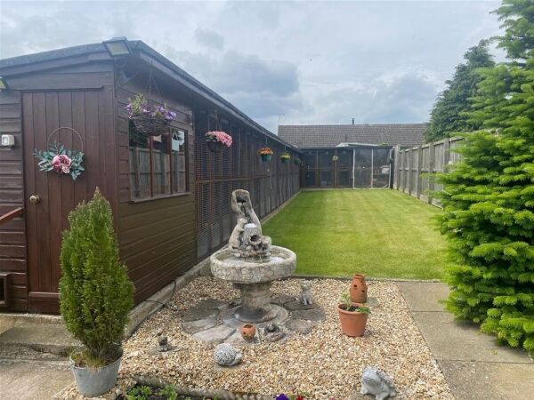 ***REDUCED*** Well established and Highly Respected Cattery (Licensed 24 Cats) - North Lincolnshire Photo 4