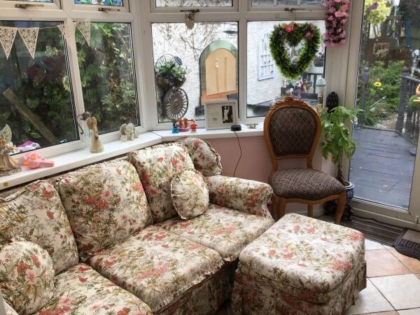 FREEHOLD CONVENIENCE STORE WITH 4 BED ACCOM, CAERPHILLY COUNTY Photo 4