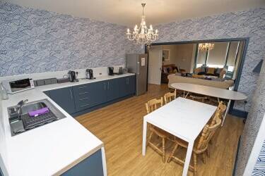 MERSEYSIDE – 10 BEDROOM GUEST HOUSE IN POPULAR SEASIDE TOWN Photo 4