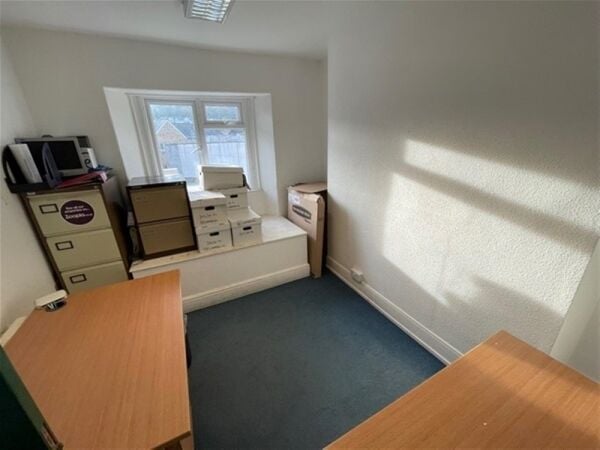 Second Floor Office Suite To Let For Sale in Newton Abbot Second Floor Office Suite To Let For Sale in Newton Abbot