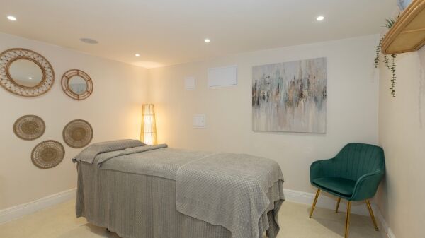 *** OFFERS INVITED *** to be received by noon on *** Friday 20th June 2025 *** Photo 4