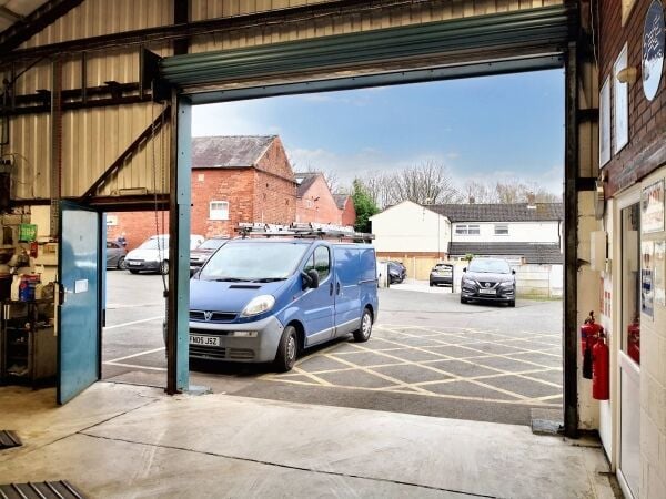 Established MOT & Service Garage in Eastwood, Nottinghamshire Photo 4