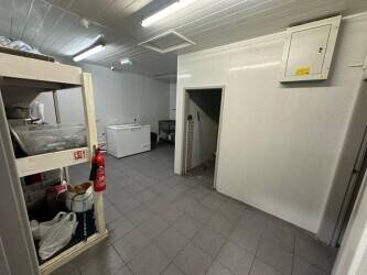 Fish and Chip shop fitted to the highest of standards. State of the art. Price is negotiable. Photo 4