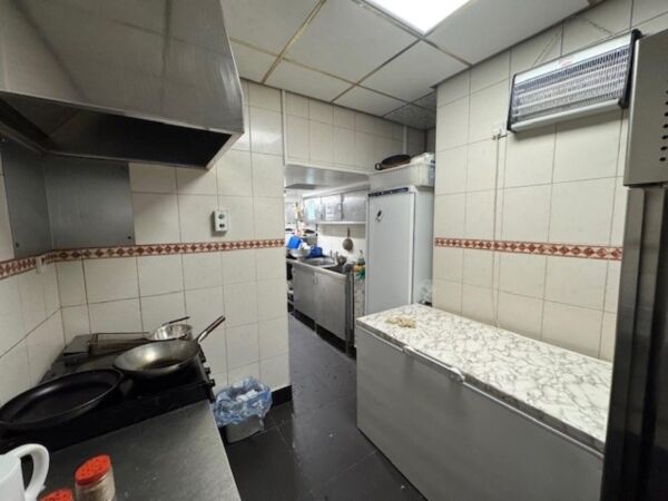 Leasehold Fish & Chip Takeaway Located In Studley Photo 4