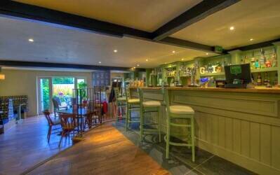 COTSWOLDS – 17TH CENTURY GRADE II LISTED BLACK AND WHITE TUDOR INN Photo 4