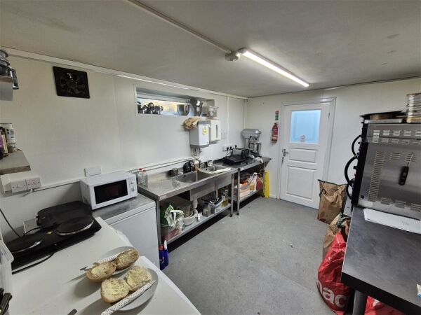 Cafe & Sandwich Bars For Sale in Saltburn-by-the-Sea Photo 4