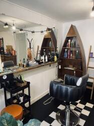 Unique Coffee shop/barber/tattoo room Photo 2