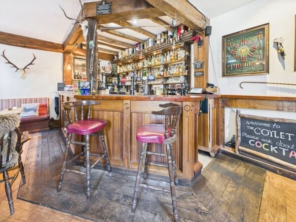 Traditional Village Inn in Stunning Loch Location Traditional Village Inn in Stunning Loch Location