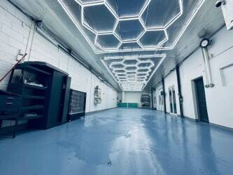 Fully Equipped Bodyshop Photo 4