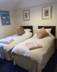 MONMOUTHSHIRE - MARKET TOWN CENTRE INN
