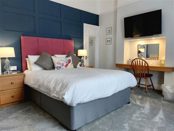 Impressive Detached 8-Bed Licensed Guest House For Sale in Torquay Impressive Detached 8-Bed Licensed Guest House For Sale in Torquay