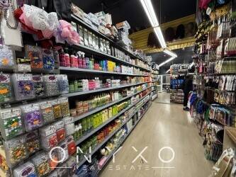 Retail Unit suitable for variety of uses in Reading