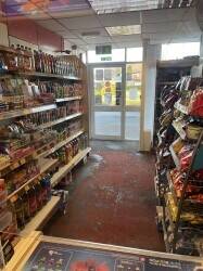Off -licence in Cheshire with 4 bedroom flat Photo 4
