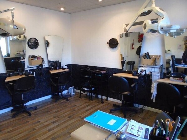 Established Family Friendly Hair Salon Photo 5