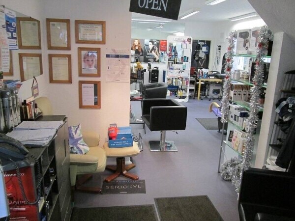 Prime Position Hair Salon with Accommodation Photo 5