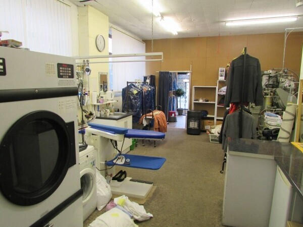 High Quality Dry Cleaners Photo 5