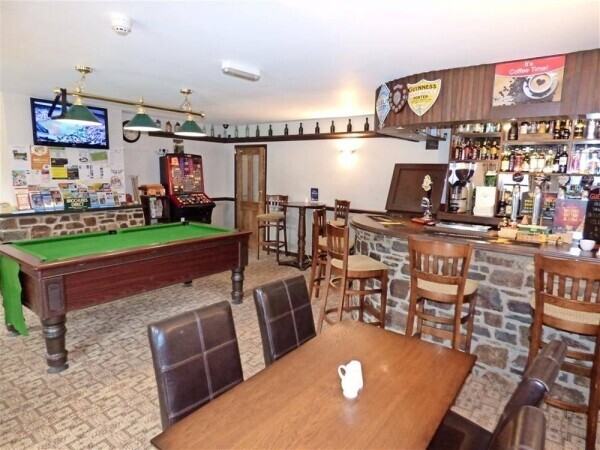 STUNNING PUBLIC HOUSE/RESTAURANT & FUNCTION VENUE WITH EXTENSIVE PRIVATE & GUEST ACCOMMODATION FOR SALE IN SOUTH WALES Photo 5