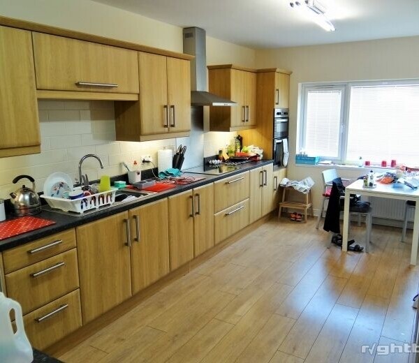Price Reduced - Busy CTN and Main PO with Four Bed Flat Photo 5