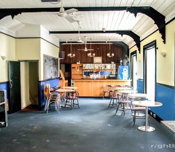 Grade II Listed Character Pub In Market Town Photo 5