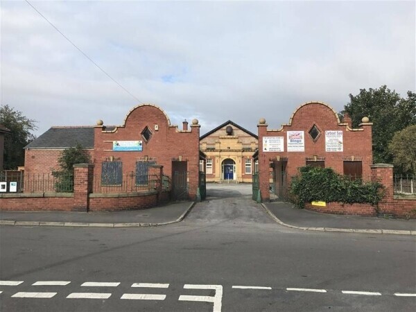 IMPRESSIVE FREEHOLD DEVELOPMENT PROPERTY FOR SALE IN 2 ACRES NEAR DONCASTER Photo 5
