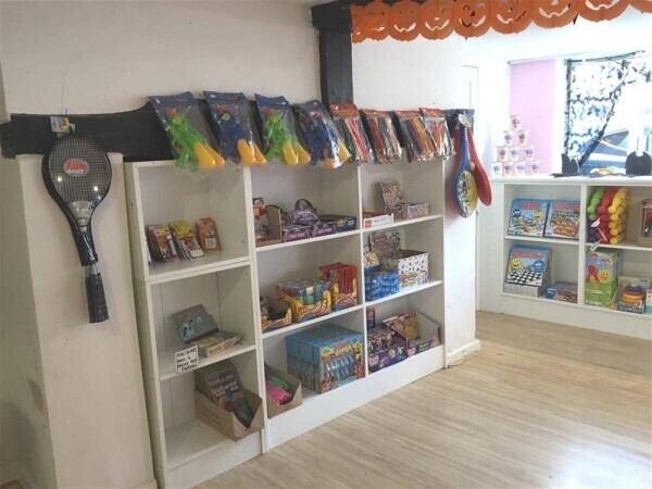 TRADITIONAL LOOSE SWEETS & CONFECTIONERY EMPORIUM ON PRINCES RISBOROUGH HIGH STREET Photo 5