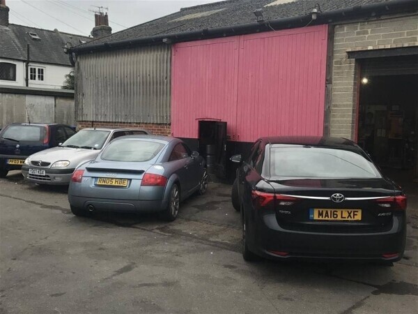 THRIVING MOT TESTING CENTRE & AUTO REPAIRS WORKSHOP FOR SALE IN WORTHING Photo 5