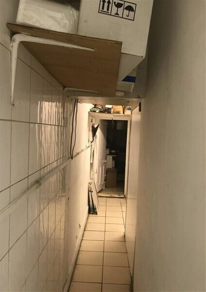 POPULAR FASTFOOD TAKEAWAY & DELIVERIES WITH PRIVATE APARTMENT FOR SALE IN MITCHAM Photo 5