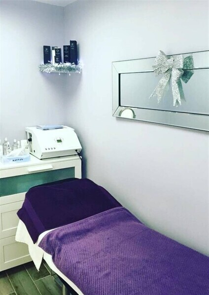 STYLISH HAIR & BEAUTY STUDIO FOR SALE IN CLECKHEATON TOWN CENTRE Photo 5