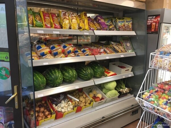 Eastern European shop for sale in Little Thrurock with a spacious garage, garden and basement Photo 5