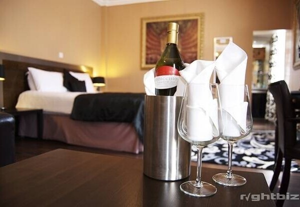 Established Freehold Hotel, Function Suites and Restaurant. In Cheshire. Photo 5
