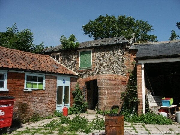Former Pub In Norfolk Coastal Village with 6-Bed Private Accommodation Photo 5