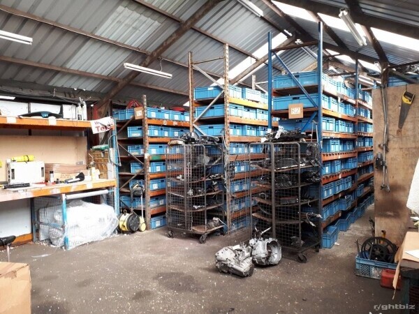 FULLY LICENSED COMMERCIAL CAR BREAKERS YARD SCRAP YARD FOR SALE Photo 6
