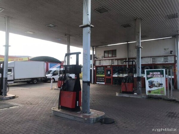 *TEXACO PETROL STATION FOR RENT* With 4 x Filling Pumps - Double Sided *With Convince Store* Photo 5
