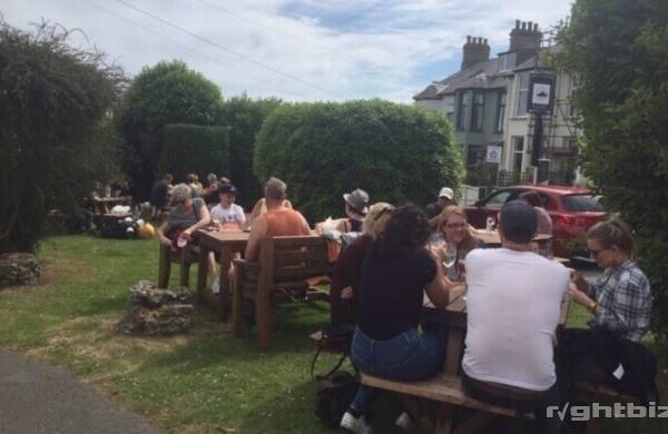 Llyn Peninsula. Coastal Town Centre Free House Photo 5