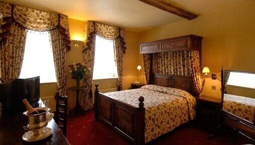 Beautiful Hotel & Restaurant Offering The Finest Dining Photo 5