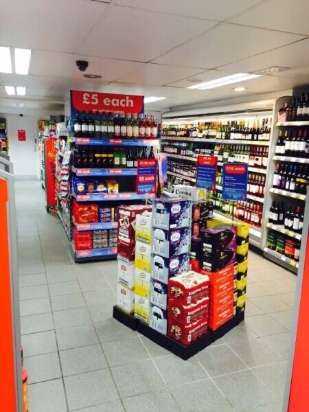 Convenient Store Under offer in Wokingham Freehold Photo 5