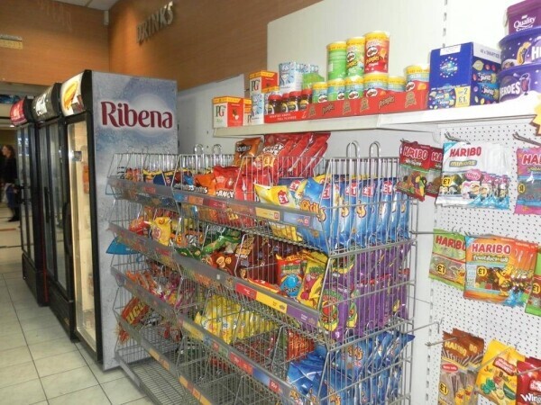 leasehold Newsagents Located In The King Fisher Shopping Centre, Redditch Photo 5