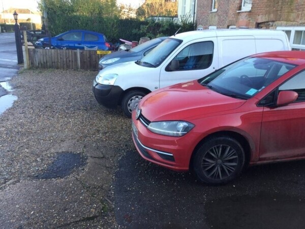 Long Established MOT & Service Garage Photo 5