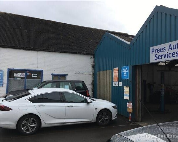 POPULAR WELL-ESTABLISHED GARAGE Photo 5