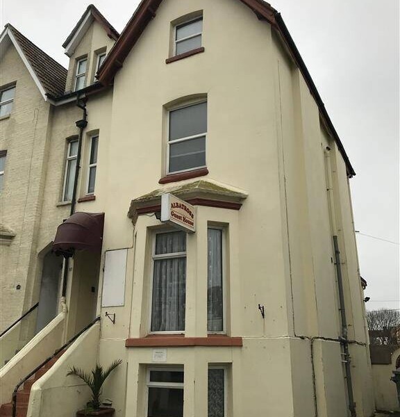 ESTABLISHED GUEST HOUSE IN SEASIDE LOCATION Photo 5