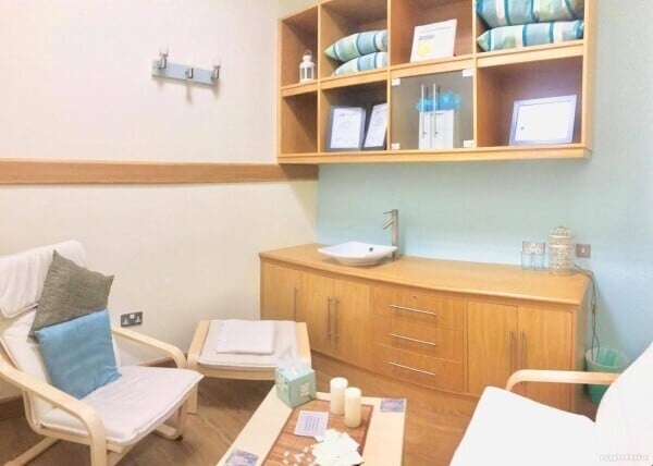 Established Beauty and Advanced Aesthetic Salon in central Southampton with huge potential. Photo 6