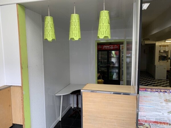 We have a very good location pizza takeaway with a two oven and also it has another kitchen Photo 5