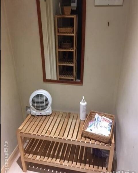 Tanning salon with expansion for barbers / Hair dressers or other, prime location Photo 5