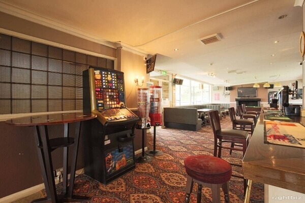 SUFFOLK - VIRTUAL FREEHOLD RESIDENTIAL PUB W/ KITCHEN & PARKING Photo 5