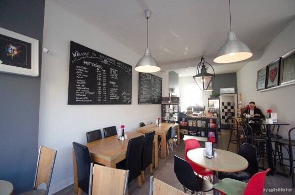 *REDUCED!!!*Fantastic opportunity to purchase a popular coffee shop in the affluent village of Barnes Photo 5