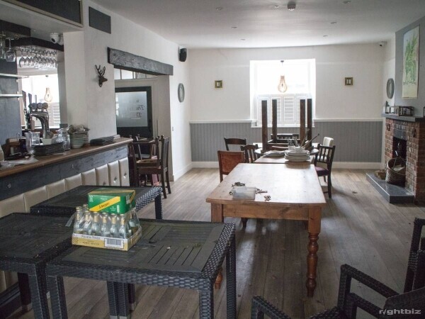 BUCKINGHAMSHIRE - VILLAGE FREEHOUSE Photo 5