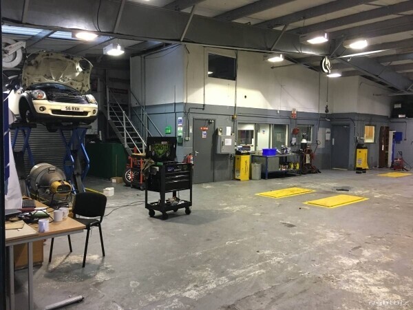 Long established Large MoT and Repair Garage for sale in Hartlepool Photo 5