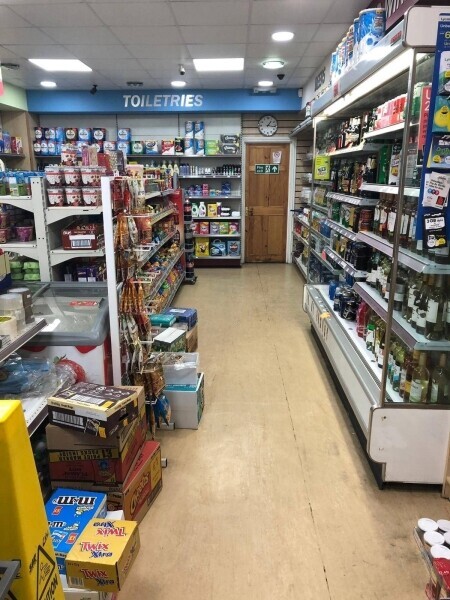 Convenient Store For sale in Surbiton Leasehold Photo 5